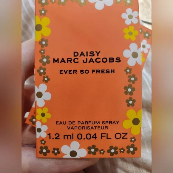 Daisy Marc Jacobs Ever So Fresh Eau De Parfum Spray Perfume x2 Travel Sample NEW - Picture 2 of 4